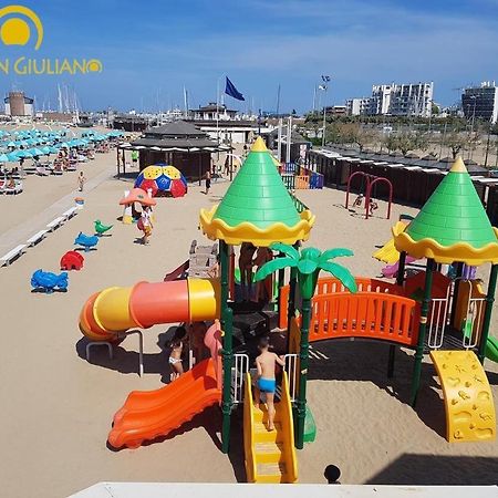 شقة La Casa Di Clara Ombrellone Con 2 Lettini Al Lido San Giuliano Gratis E Parcheggio Privato Gratis ريميني المظهر الخارجي الصورة