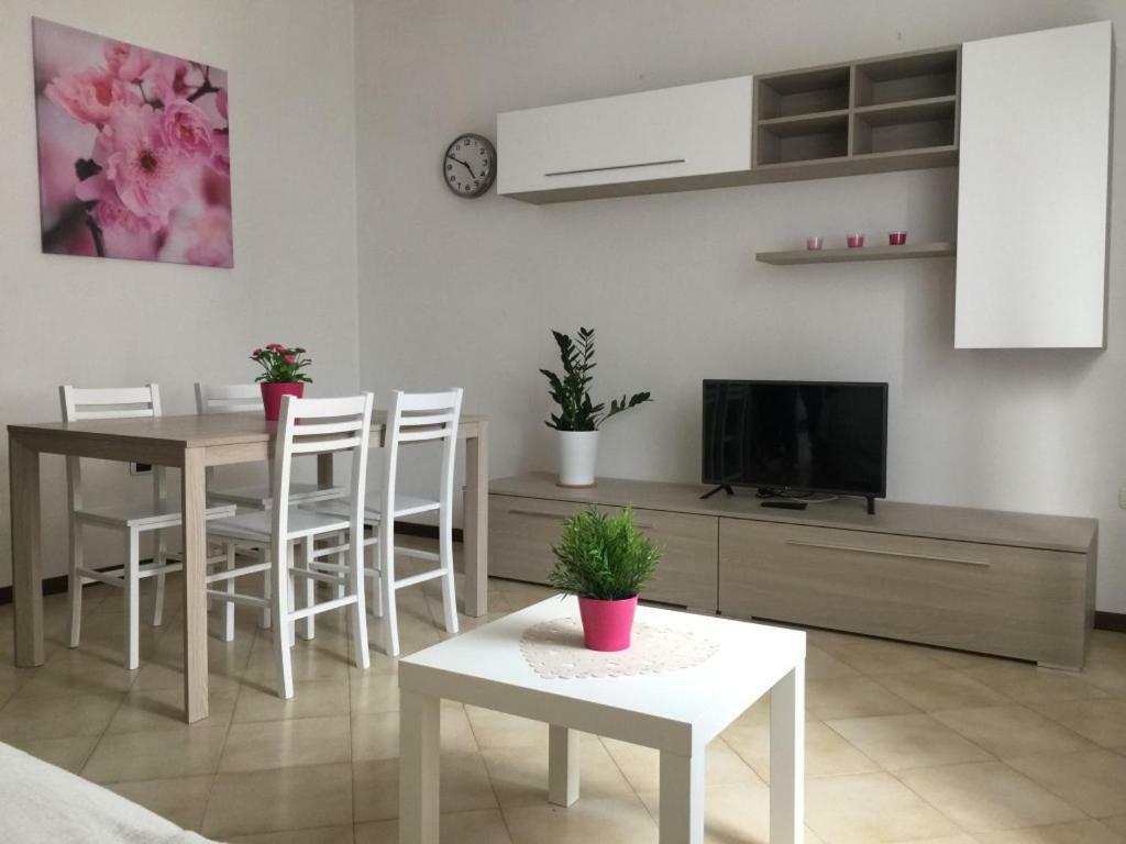 شقة La Casa Di Clara Ombrellone Con 2 Lettini Al Lido San Giuliano Gratis E Parcheggio Privato Gratis ريميني المظهر الخارجي الصورة